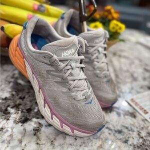 Hops One One Gaviota 4 Running Shoes woman’s size 9